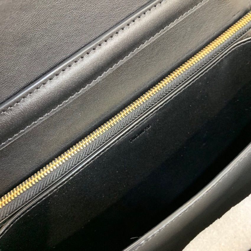 Ce1i*e  Classic Box calfskin Shoulder Bag
