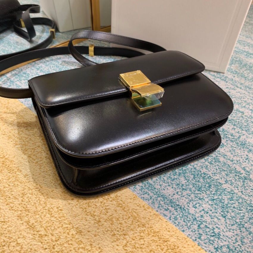 Ce1i*e  Classic Box calfskin Shoulder Bag