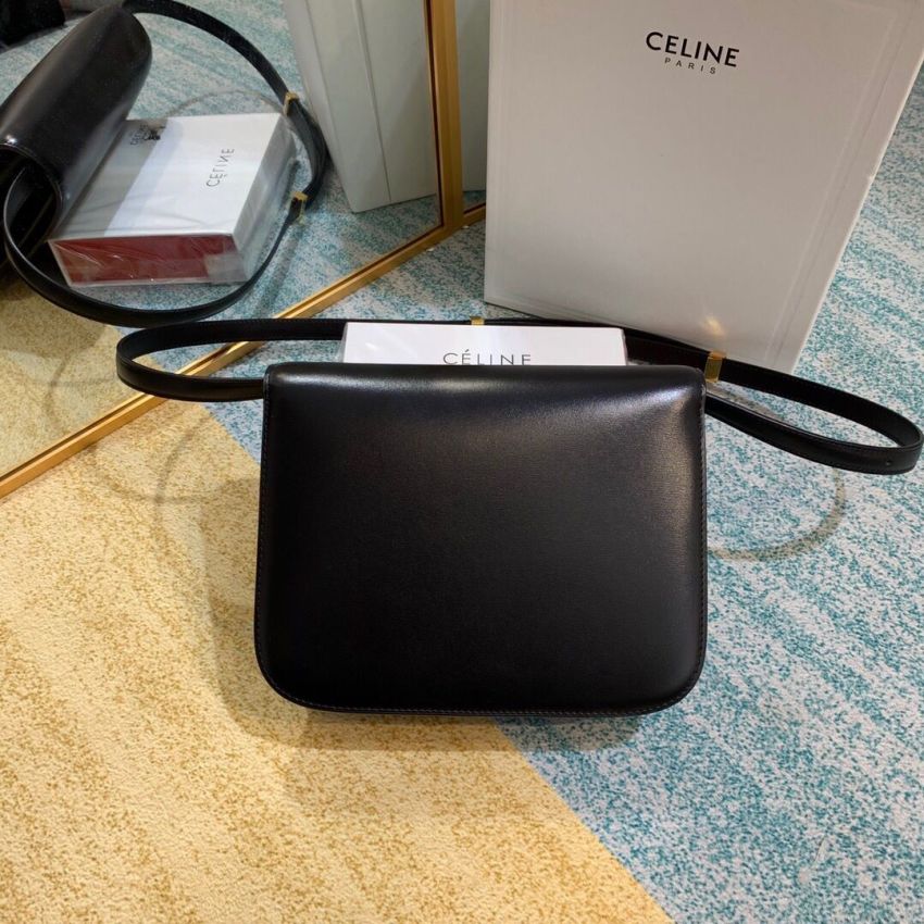 Ce1i*e  Classic Box calfskin Shoulder Bag