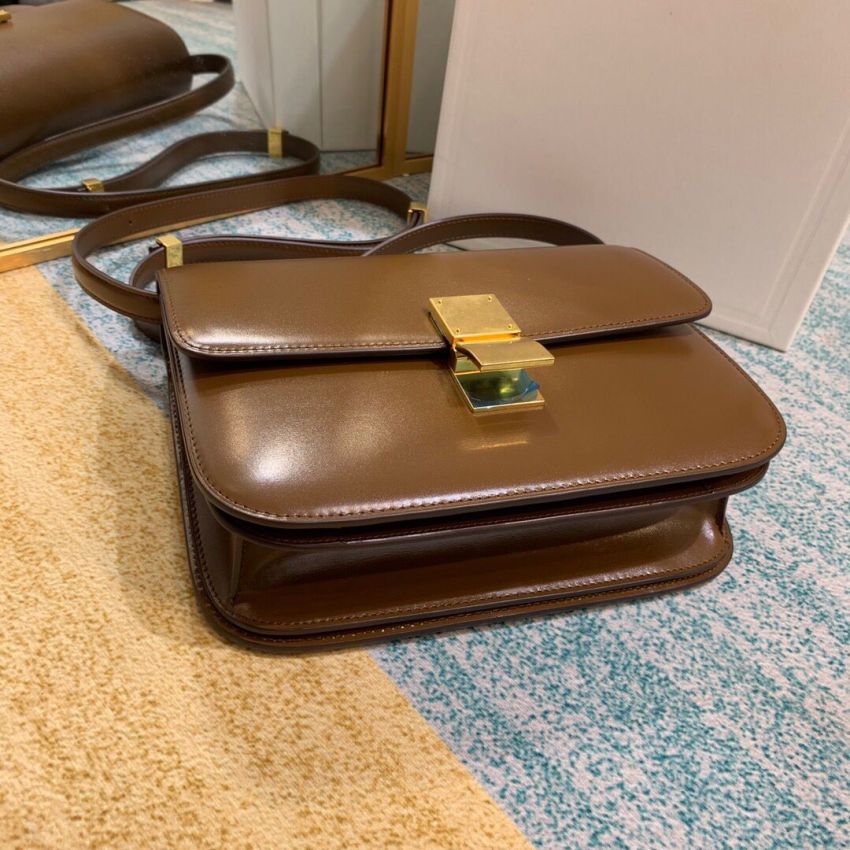 Ce1i*e  Classic Box calfskin Shoulder Bag
