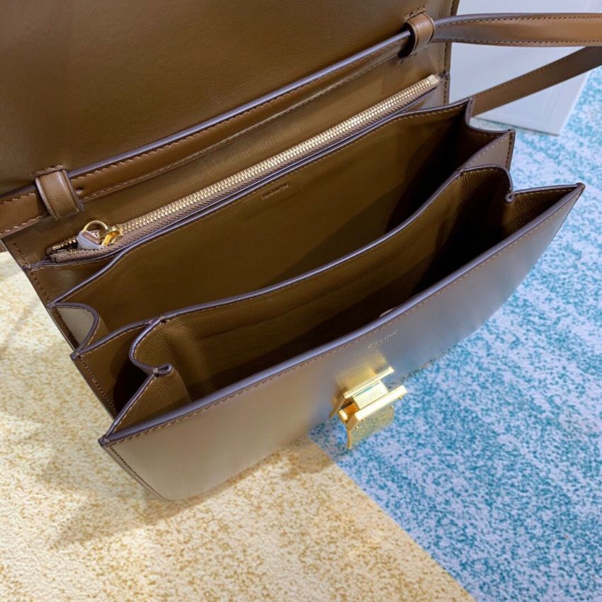 Ce1i*e  Classic Box calfskin Shoulder Bag