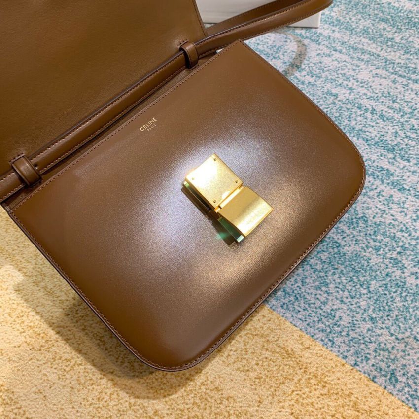 Ce1i*e  Classic Box calfskin Shoulder Bag