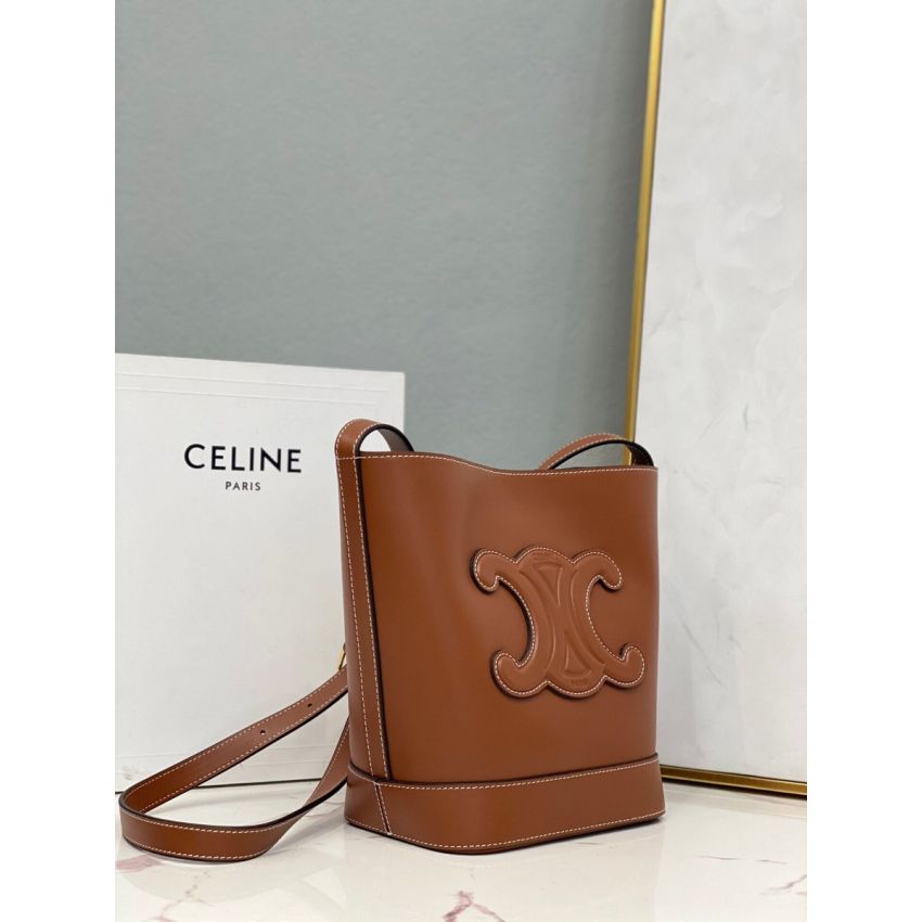 Ce1i*e Cuir Triomphe Small Bucket Bag