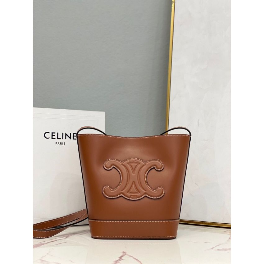 Ce1i*e Cuir Triomphe Small Bucket Bag