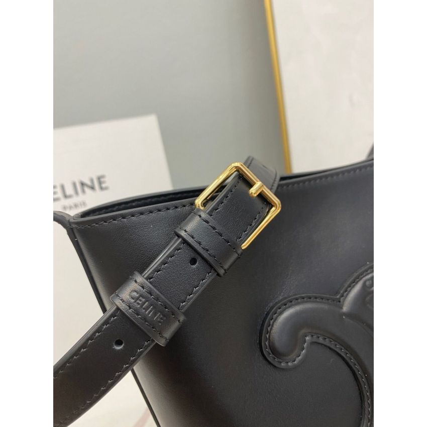 Ce1i*e Cuir Triomphe Small Bucket Bag