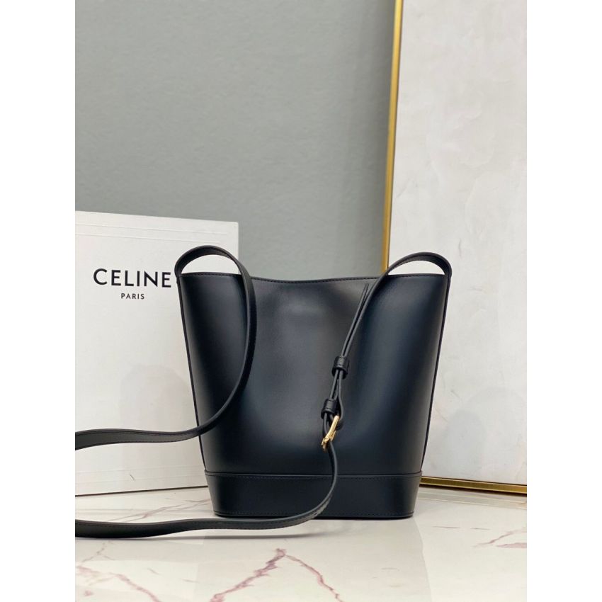 Ce1i*e Cuir Triomphe Small Bucket Bag