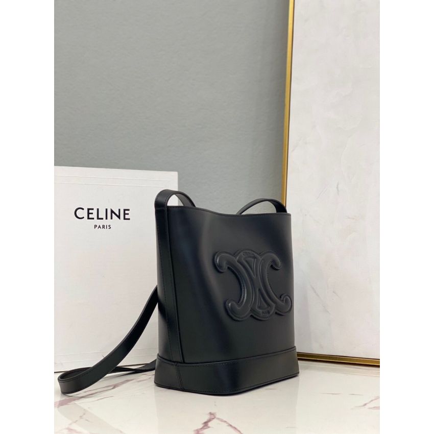 Ce1i*e Cuir Triomphe Small Bucket Bag