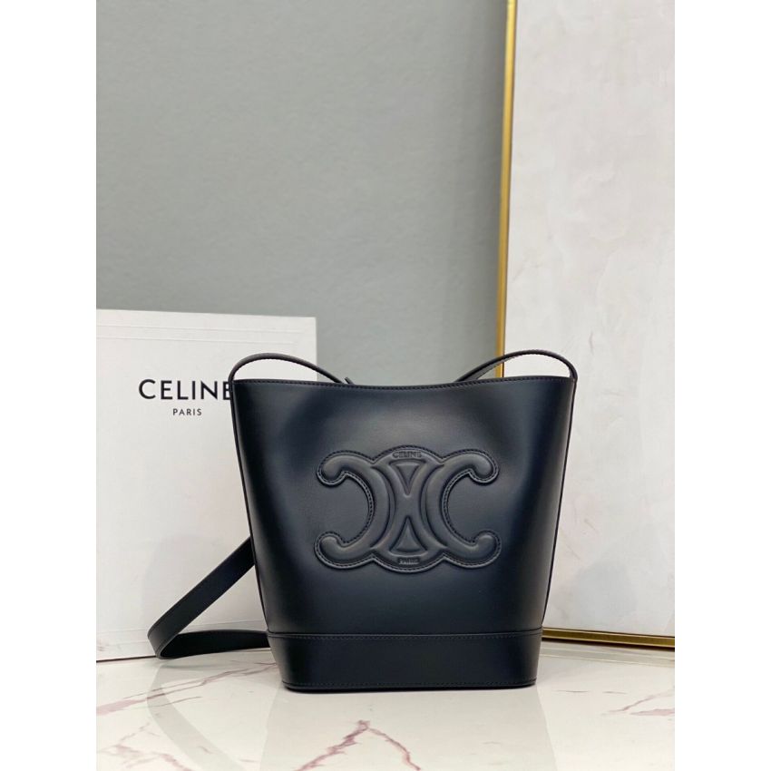 Ce1i*e Cuir Triomphe Small Bucket Bag