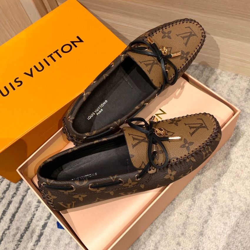 L0vis Vvtt0n Mocassins