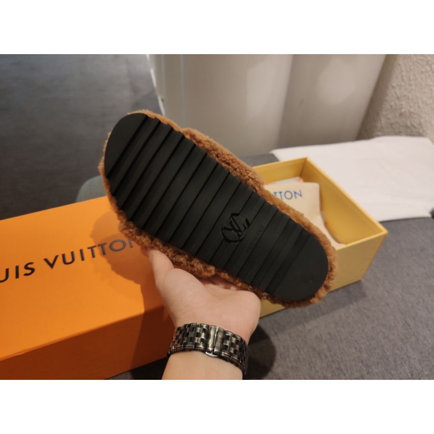 L0vis Vvtt0n Sandals