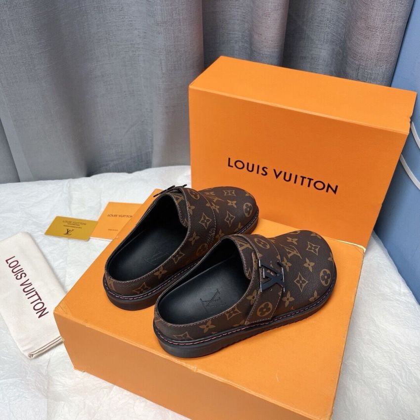 L0vis Vvtt0n Sandals
