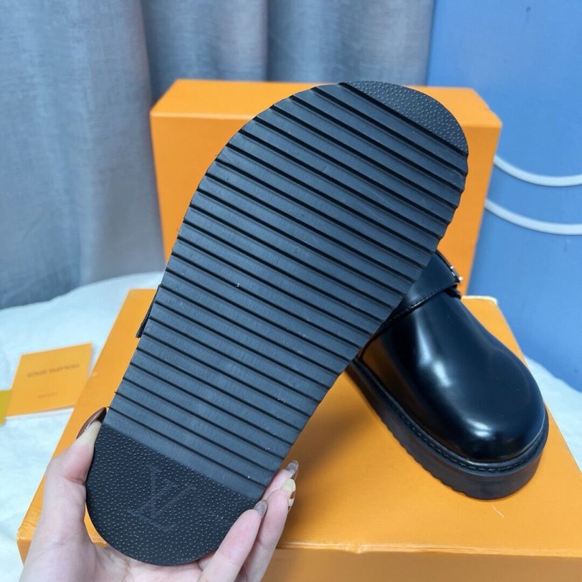 L0vis Vvtt0n Sandals