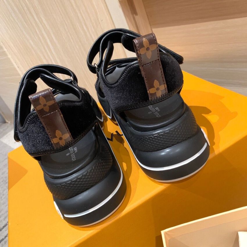 L0vis Vvtt0n Sandals