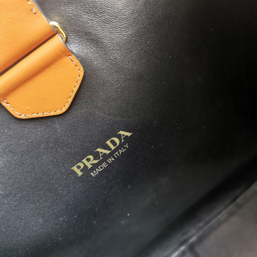 Pra*a Large Leather Shoulder Bag