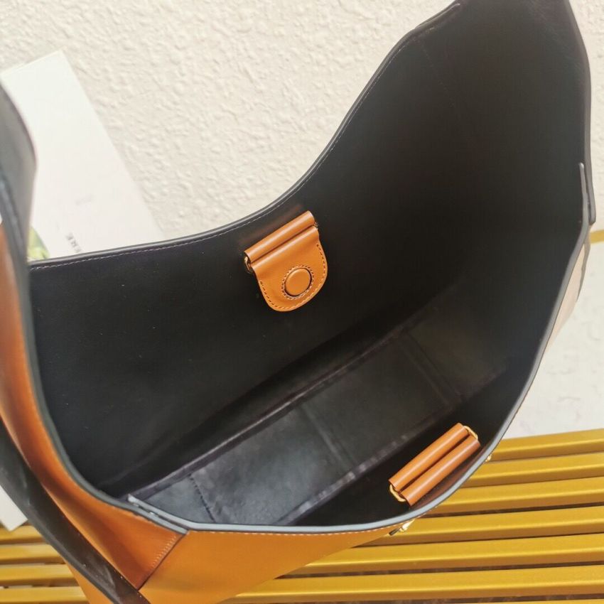Pra*a Large Leather Shoulder Bag
