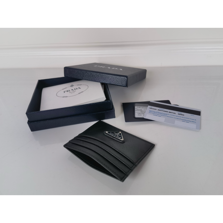 Pra*a Leather card holder