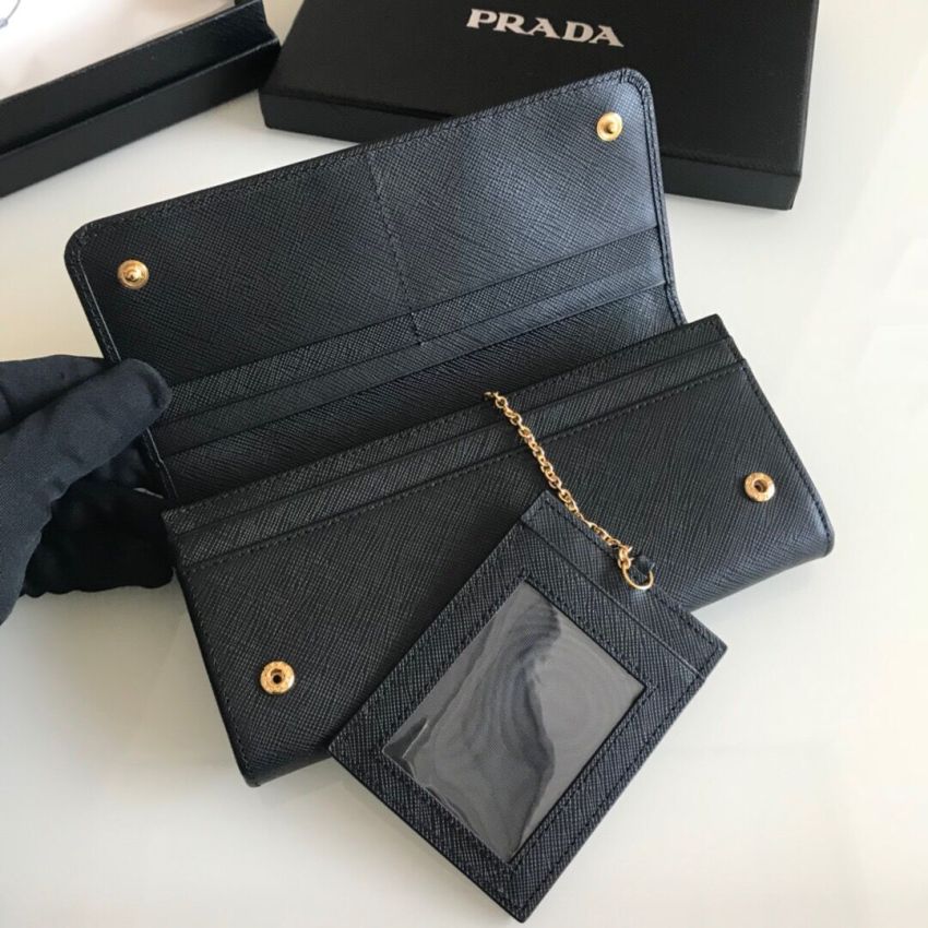 Pra*a Saffiano Long wallet