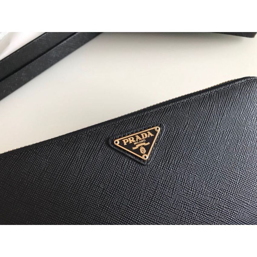 Pra*a Saffiano Zippy wallet