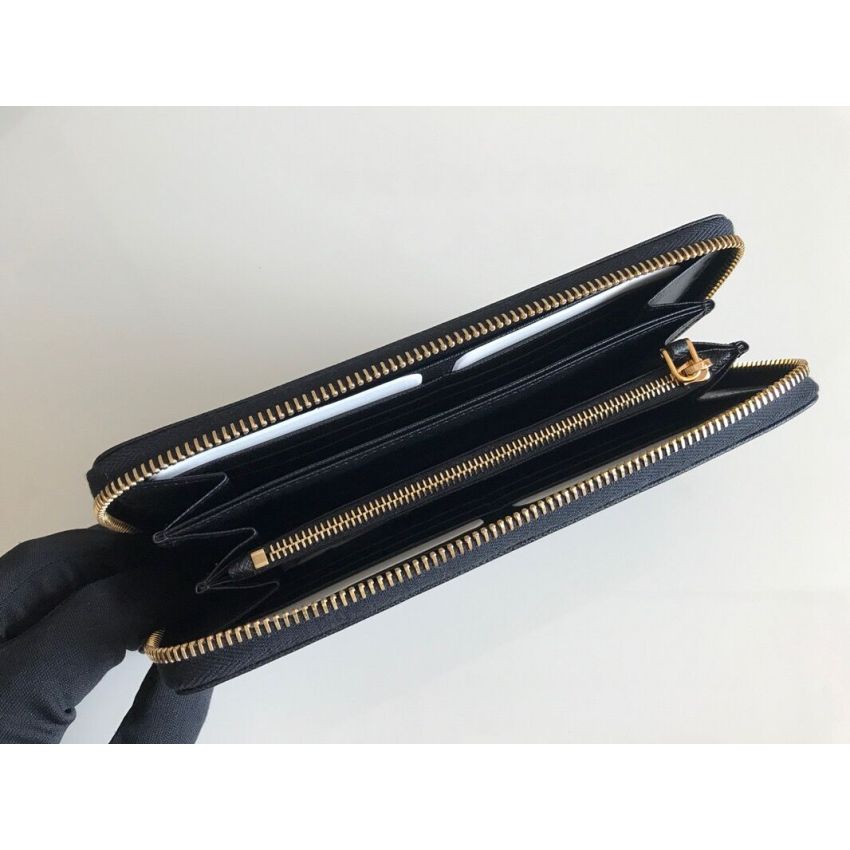 Pra*a Saffiano Zippy wallet