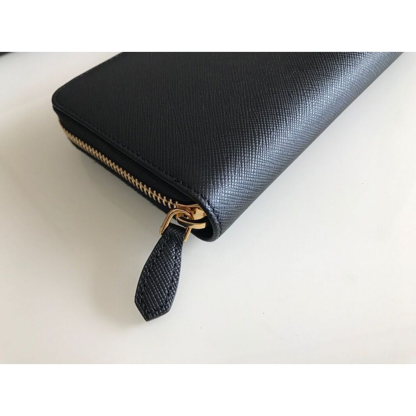 Pra*a Saffiano Zippy wallet