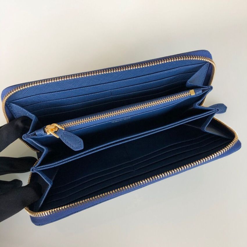 Pra*a Saffiano Zippy wallet