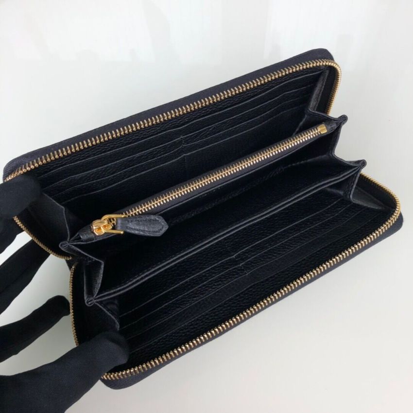 Pra*a Leather Zippy wallet