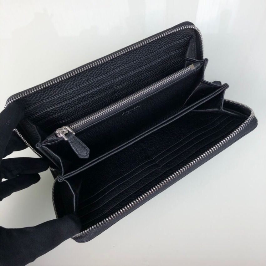 Pra*a Leather Zippy wallet