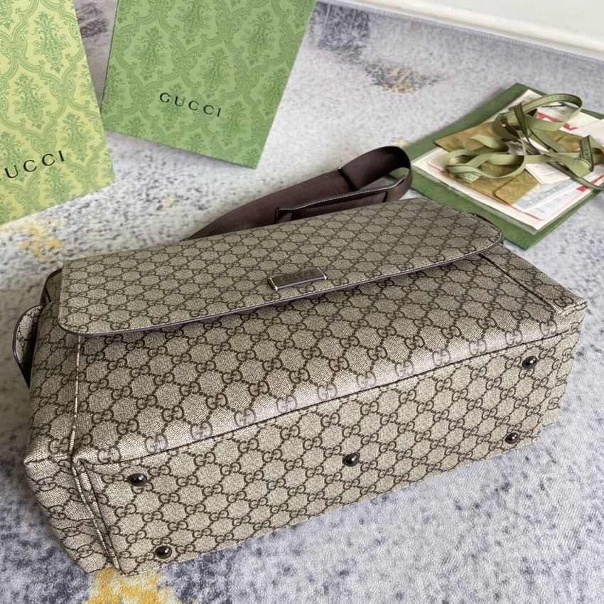 Gvc*1 GG Svp*me Large Messenger Diaper Bag