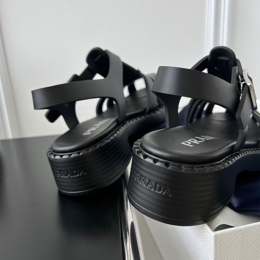Pra*a Unisex Sandals