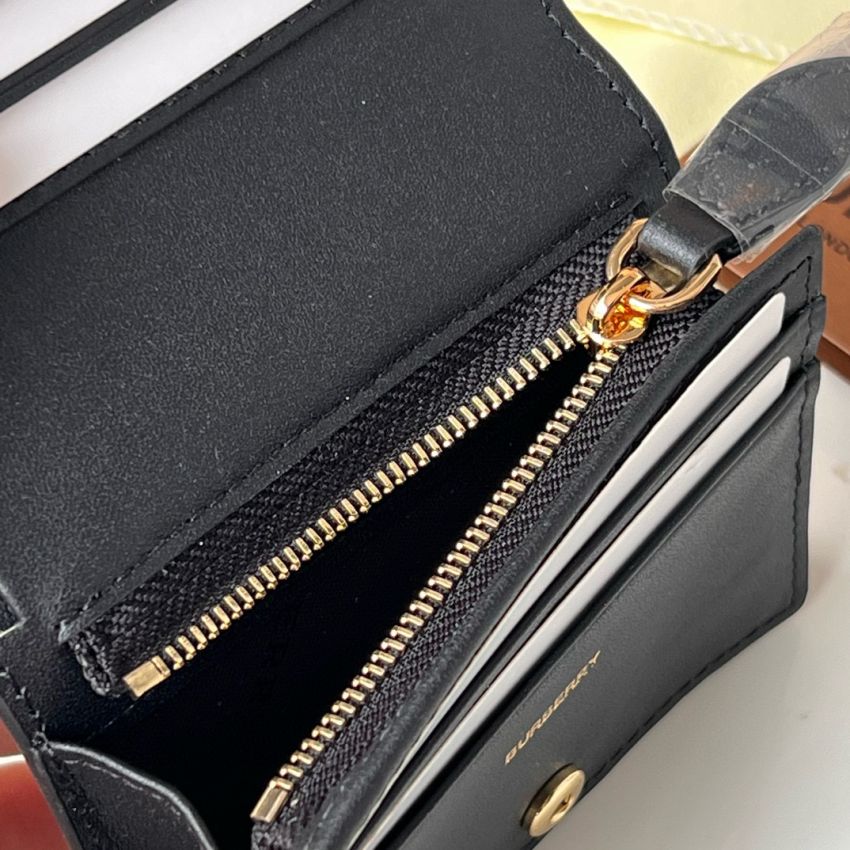 Bv*b*rry  Small Check Folding Wallet