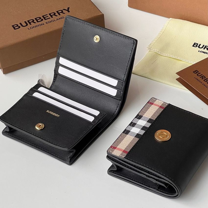 Bv*b*rry  Small Check Folding Wallet