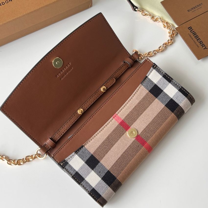 Bv*b*rry Check Chain Wallet