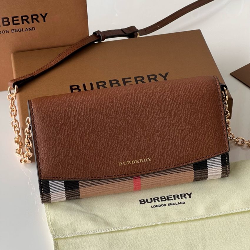 Bv*b*rry Check Chain Wallet