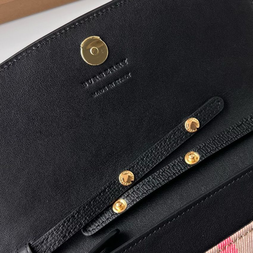 Bv*b*rry Check Chain Wallet