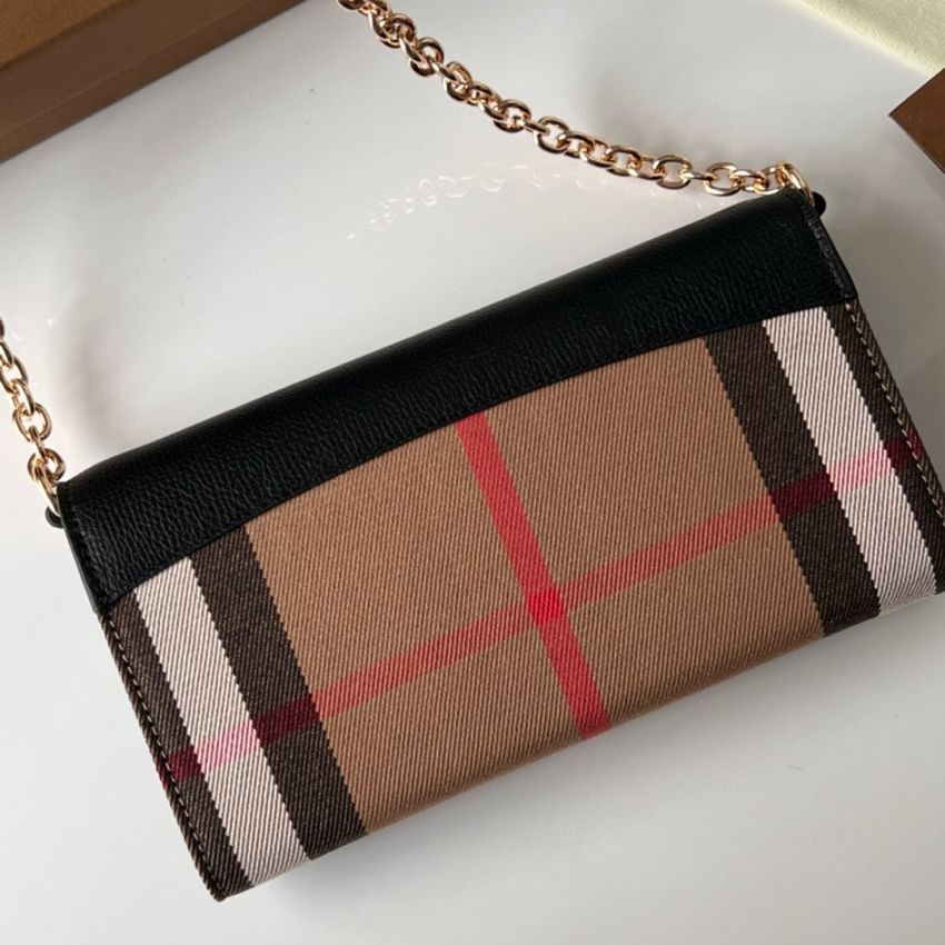 Bv*b*rry Check Chain Wallet