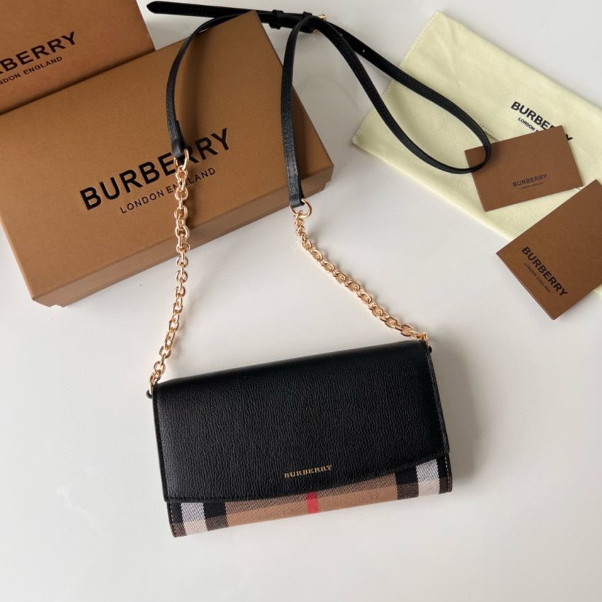 Bv*b*rry Check Chain Wallet