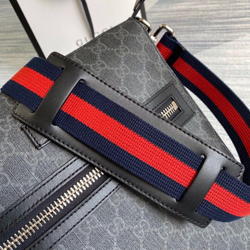 Gvc*1 Svp*me Messenger bag