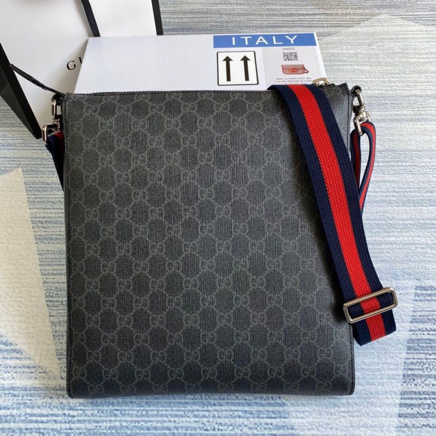 Gvc*1 Svp*me Messenger bag