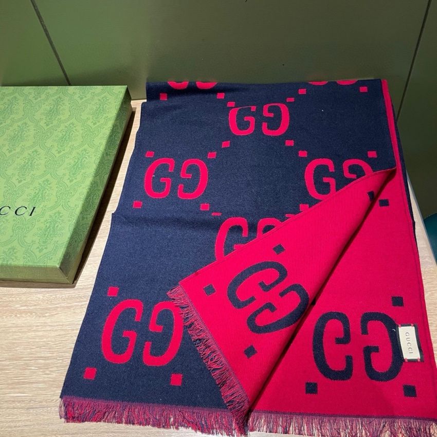 Gvc*1 GG Wool and Cashmere Scarf