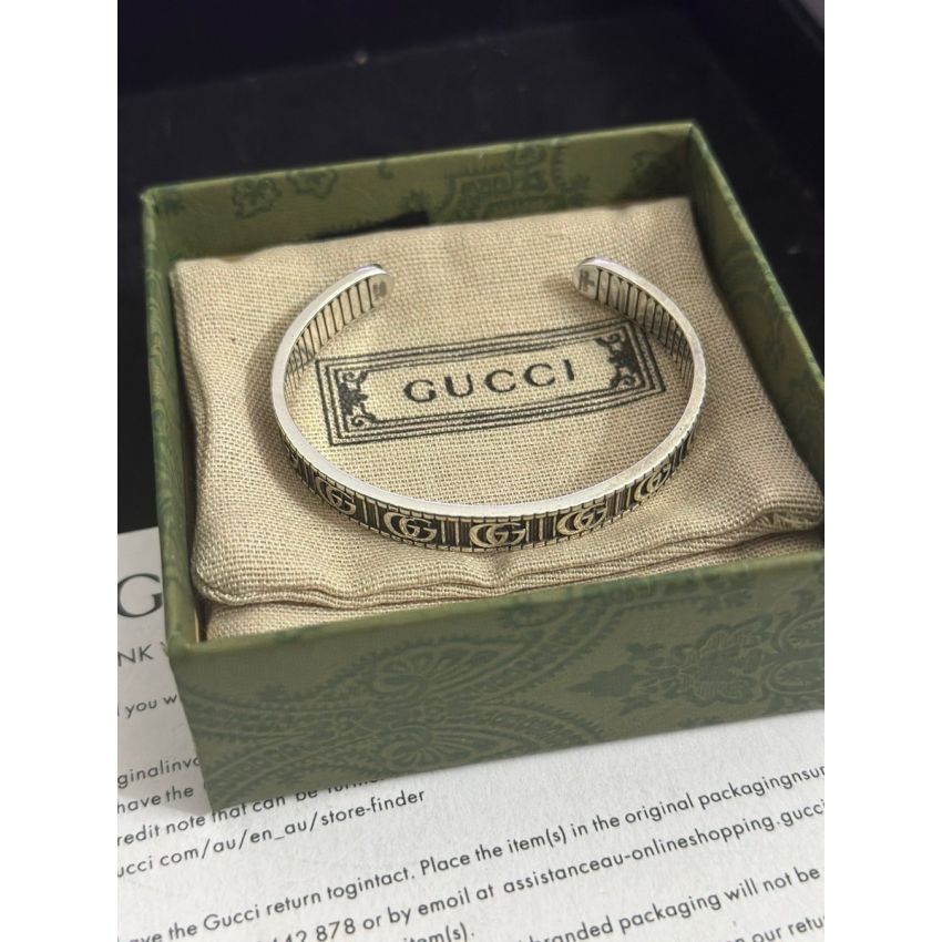 Gvc*1 Silver Cufff bracelet