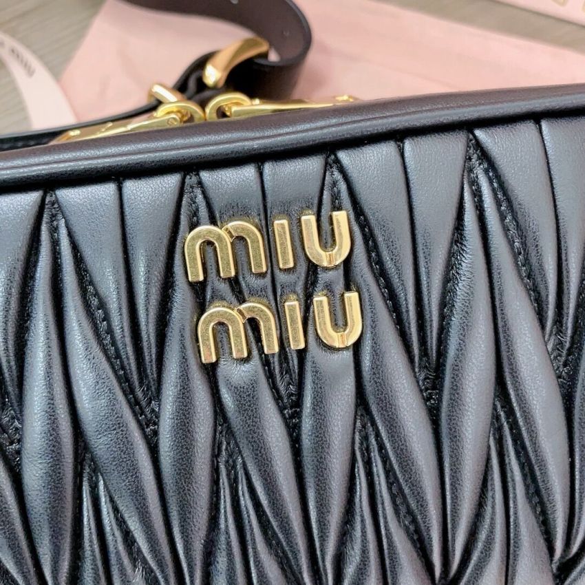 M1v M1v matelasse shoulder bag