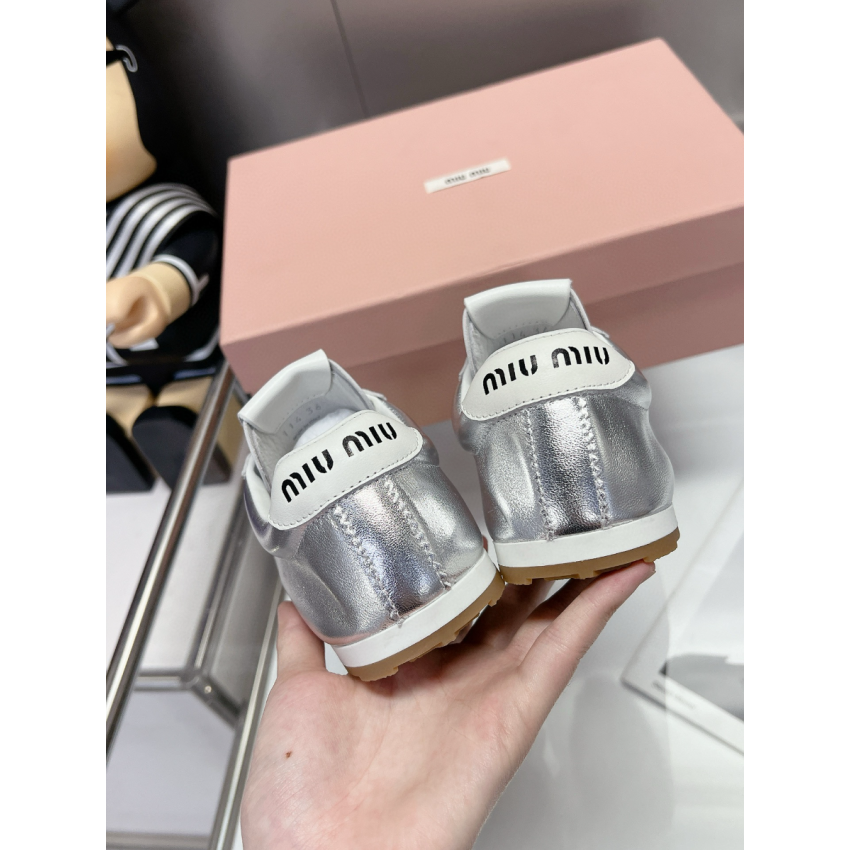 M1v M1v plume sneakers