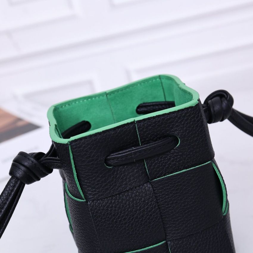 B0tt*ga Ven*ta Mini Cassette Bucket