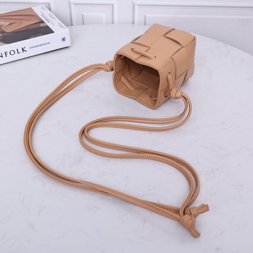 B0tt*ga Ven*ta Mini Cassette Bucket