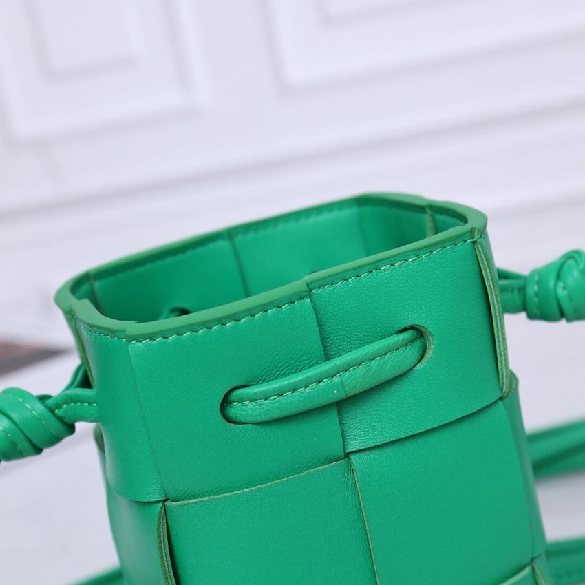 B0tt*ga Ven*ta Mini Cassette Bucket