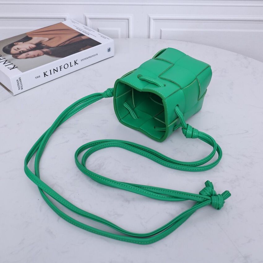 B0tt*ga Ven*ta Mini Cassette Bucket