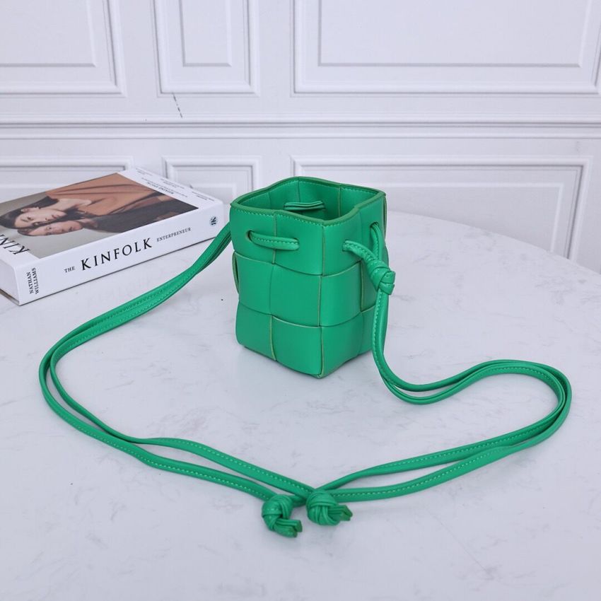 B0tt*ga Ven*ta Mini Cassette Bucket