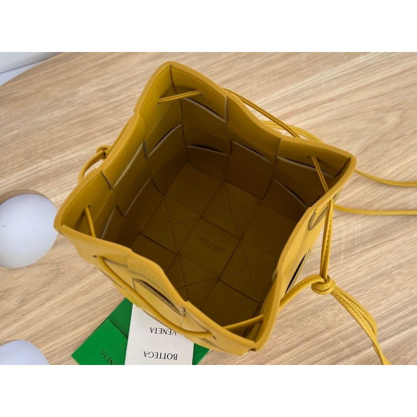 B0tt*ga Ven*ta Small Cassette Cross-Body Bucket