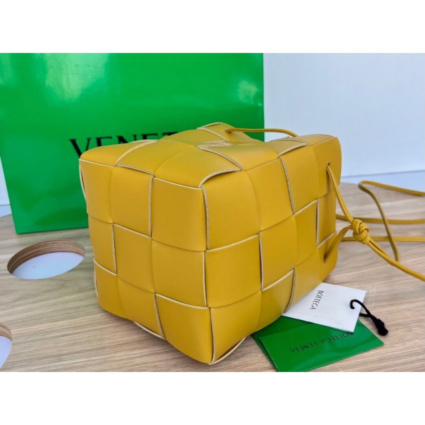 B0tt*ga Ven*ta Small Cassette Cross-Body Bucket