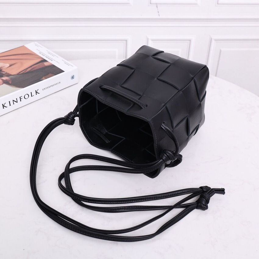 B0tt*ga Ven*ta Small Cassette Cross-Body Bucket